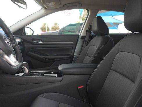 Used 2024 Nissan Altima 2.5 SV FWD image 11