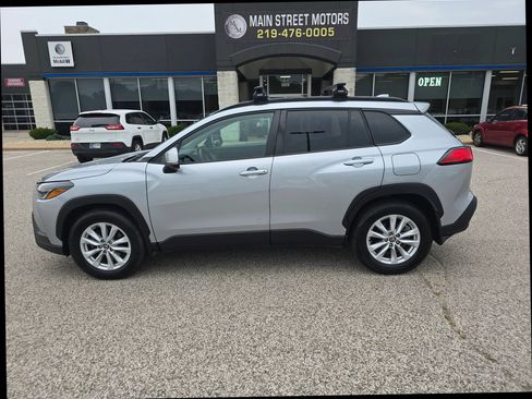 Used 2022 Toyota Corolla Cross LE AWD/4WD image 1