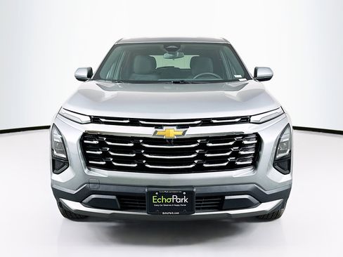 Used 2025 Chevrolet Equinox LT image 2