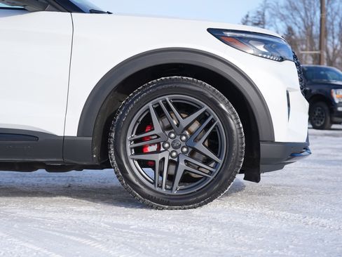 Used 2025 Ford Explorer ST image 13