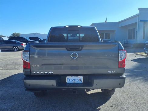 Used 2021 Nissan Titan SV w/ SV Convenience Package image 22