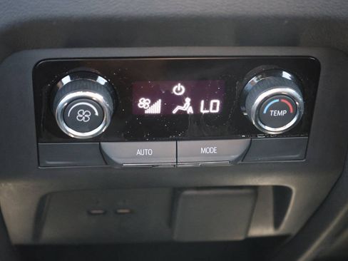 Used 2024 Chevrolet Traverse Z71 w/ LPO, Floor Liner Package AWD/4WD image 23