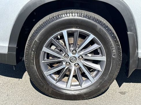 Used 2019 Toyota Highlander XLE AWD/4WD image 8