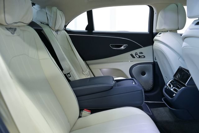 Used 2024 Bentley Flying Spur V8 AWD/4WD image 39