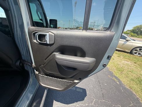 Used 2024 Jeep Gladiator Mojave w/ Convenience Group AWD/4WD image 21