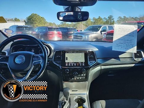 Certified 2022 Jeep Grand Cherokee Laredo X image 3