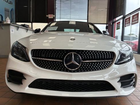 Used 2019 Mercedes-Benz C 300 4MATIC Sedan image 4