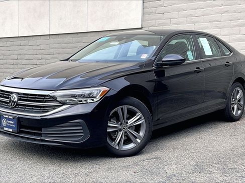 Certified 2024 Volkswagen Jetta SE w/ Panoramic Sunroof Package image 12