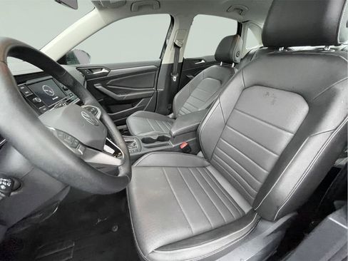 Used 2022 Volkswagen Jetta SE w/ Panoramic Sunroof Package FWD image 12