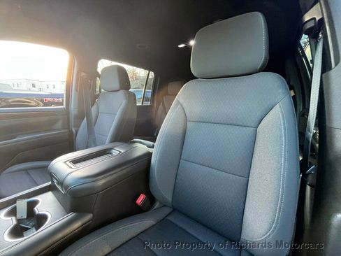 Used 2022 GMC Yukon XL SLE image 15