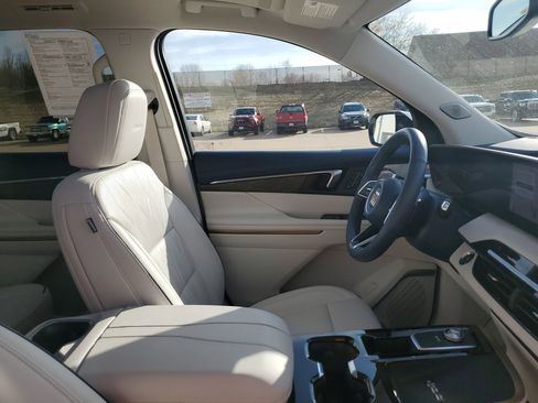 Used 2025 Buick Enclave Avenir image 35