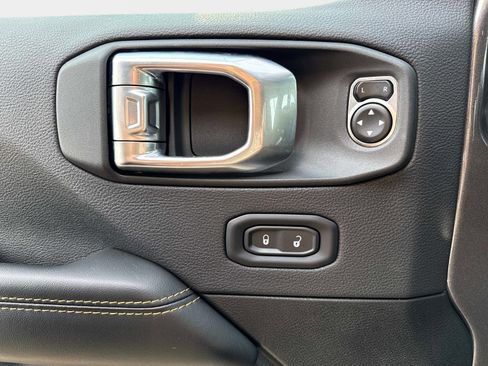 New 2025 Jeep Wrangler Sahara w/ Technology Group AWD/4WD image 19