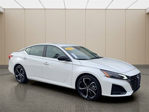 Used 2024 Nissan Altima 2.5 SR image 7