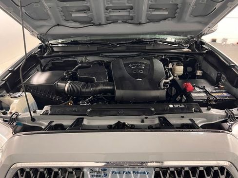 Used 2019 Toyota Tacoma TRD Sport w/ Technology Package AWD/4WD image 22