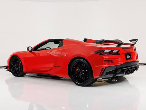 Used 2023 Chevrolet Corvette Z06 w/ Stealth Interior Trim Package RWD image 6