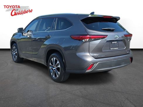 Used 2023 Toyota Highlander XLE FWD image 7