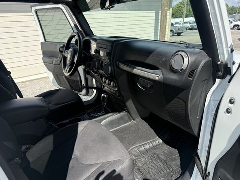 Used 2017 Jeep Wrangler Unlimited Sport w/ Quick Order Package 24S AWD/4WD image 35