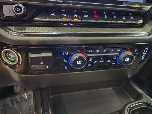 Used 2024 Chevrolet Silverado 1500 ZR2 AWD/4WD image 30