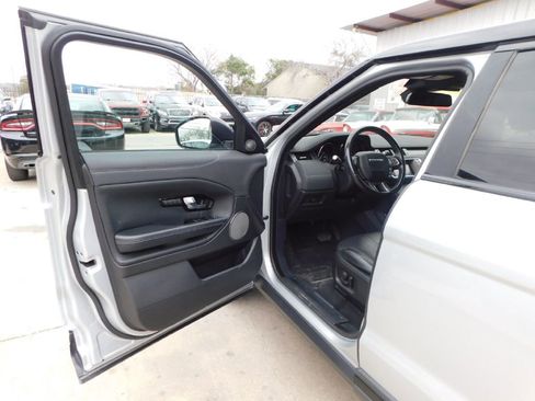 Used 2018 Land Rover Range Rover Evoque SE image 26
