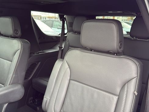 Used 2021 GMC Yukon Denali w/ Denali Premium Package image 28