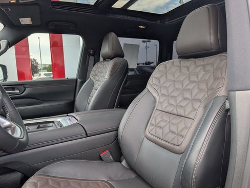 Used 2026 Nissan Armada Platinum AWD/4WD image 7
