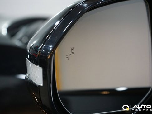 Used 2023 Rivian R1T Launch Edition image 10