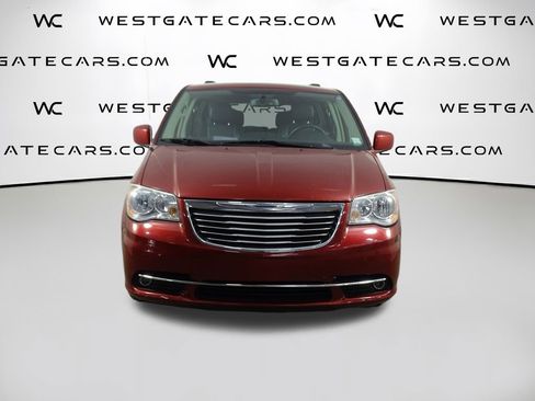 Used 2014 Chrysler Town & Country Touring image 4