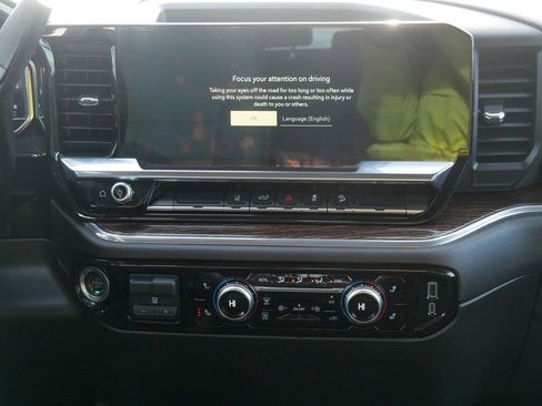 Used 2024 GMC Sierra 2500 SLE image 16