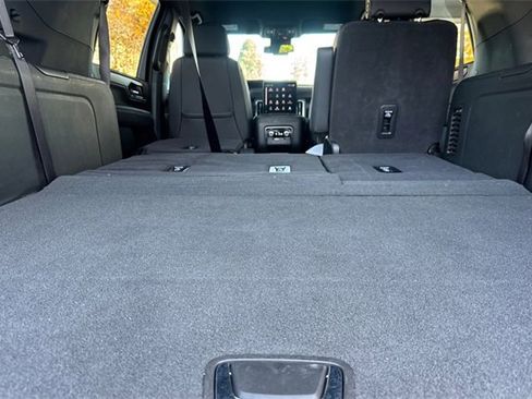 Used 2025 GMC Yukon XL Denali image 16