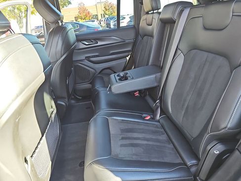 Certified 2023 Jeep Grand Cherokee Altitude image 14