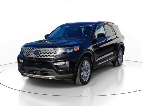 Certified 2022 Ford Explorer Limited w/ Equipment Group 301A image 2