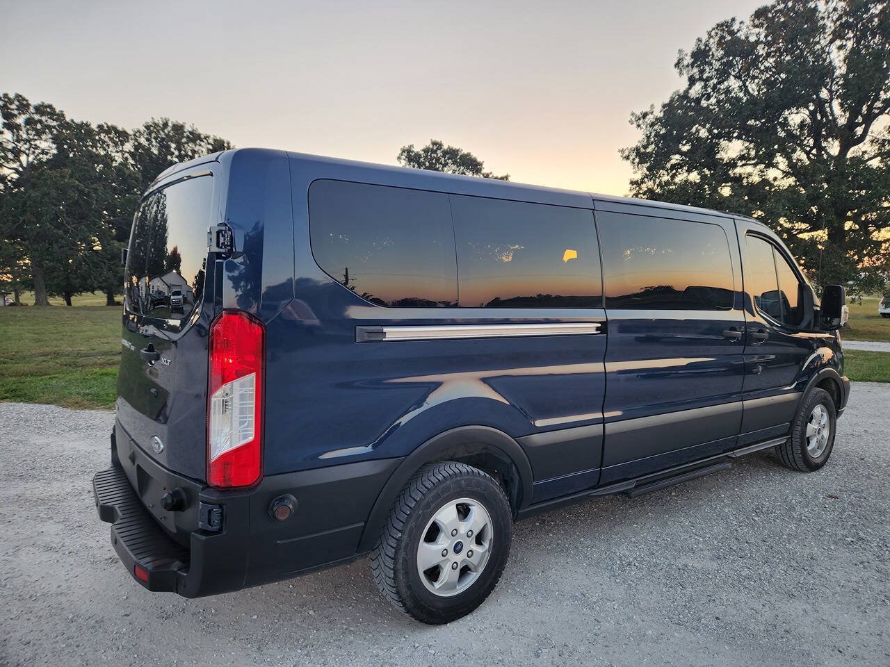 Used 2019 Ford Transit 350 XLT RWD image 5