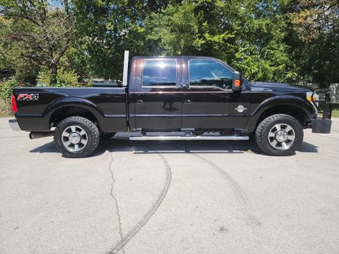 Used 2014 Ford F250 Lariat w/ Lariat Interior Package image 13