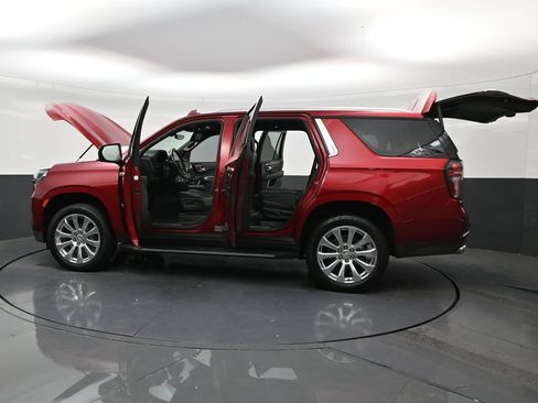 Used 2021 Chevrolet Tahoe Premier w/ Premium Package RWD image 30