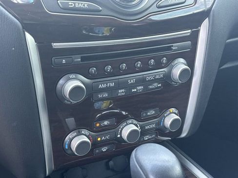 Used 2015 Nissan Pathfinder Platinum FWD image 33
