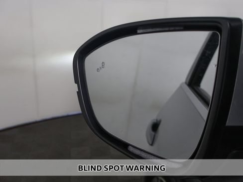 Used 2023 Nissan Pathfinder SL AWD/4WD image 6