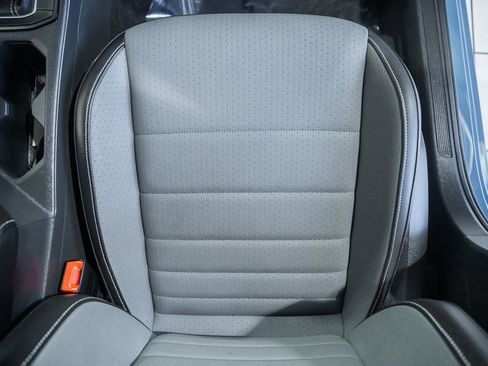 Used 2025 Volkswagen Jetta SE FWD image 27