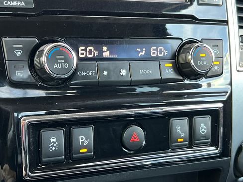 Used 2016 Nissan Titan Platinum Reserve AWD/4WD image 23