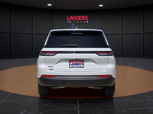 New 2026 Jeep Grand Cherokee Altitude AWD/4WD image 2