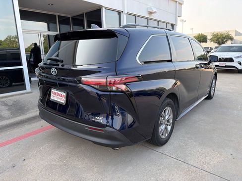 Used 2021 Toyota Sienna XLE FWD image 7