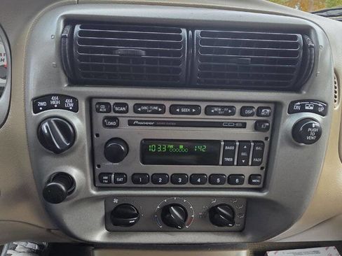 Used 2004 Ford Explorer Sport Trac XLT image 14