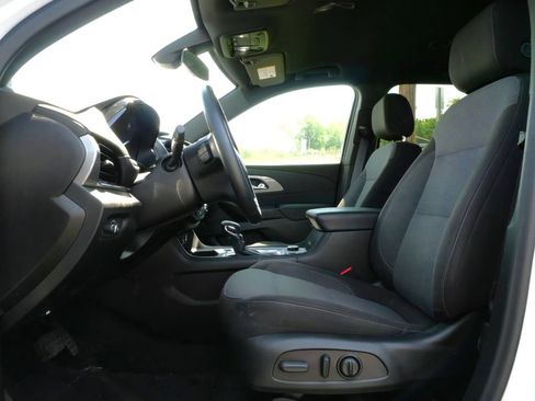 Used 2023 Chevrolet Traverse LT AWD/4WD image 13