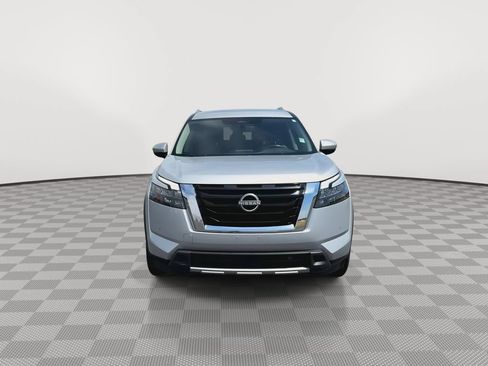Used 2025 Nissan Pathfinder SL FWD image 3