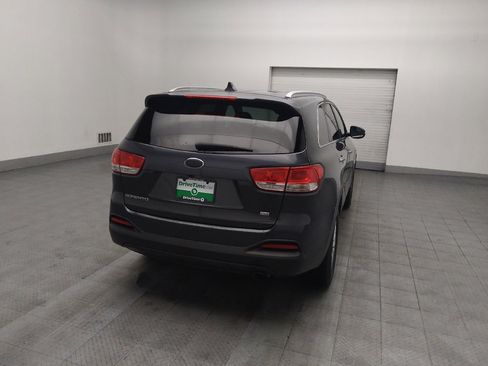 Used 2018 Kia Sorento LX image 7