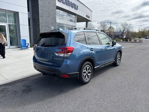 Used 2023 Subaru Forester Premium AWD/4WD image 4