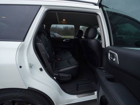 Used 2018 Nissan Pathfinder SL w/ Midnight Edition Package image 21