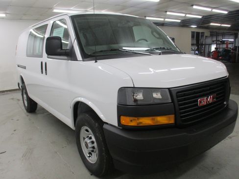 New 2026 GMC Savana 2500 w/ Driver Convenience Package RWD image 3