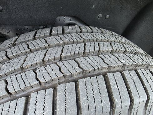 Used 2020 Chevrolet Suburban LT image 27