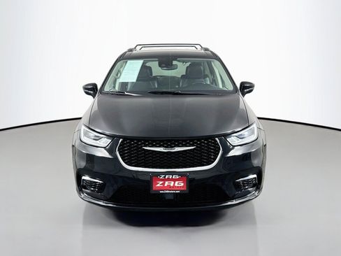 Used 2021 Chrysler Pacifica Touring-L FWD image 8