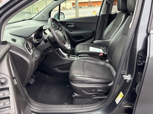 Used 2018 Chevrolet Trax LT w/ LT Convenience Package image 10